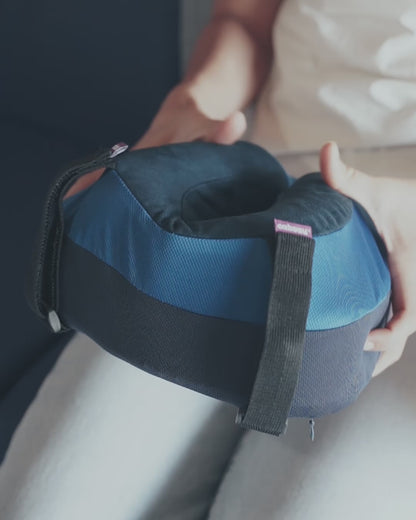 Squeezing memory foam pillow